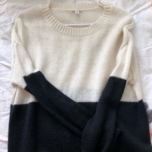 Black and white Gap Sweater
